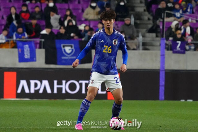 &apos;EPL 검증 센터백 대신 일본 신예 영입&apos;…토트넘, 예상치 못한 수비진 보강